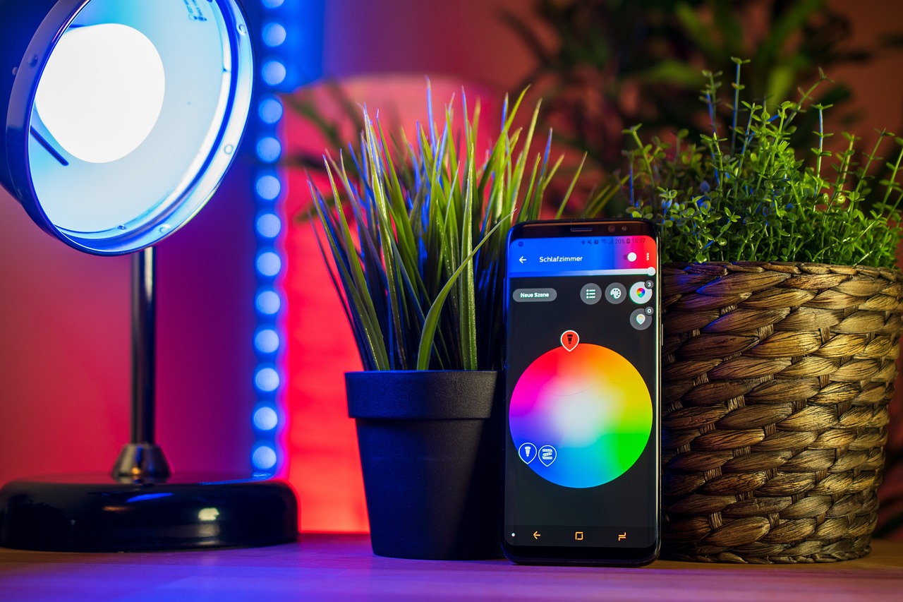 Zonneschermen beschermen woonkamer tegen hitte. Zonneschermen beschermen woonkamer tegen hitte.
