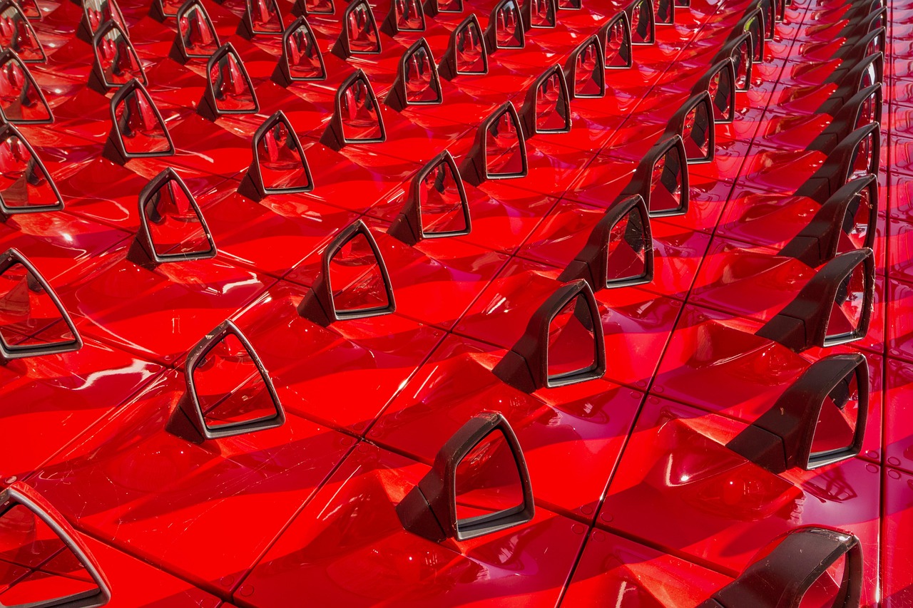 Reflecterende oppervlakken creëren optische illusie van diepte. Reflecterende oppervlakken creëren optische illusie van diepte.