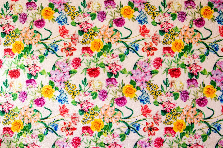 Fleurige jaren '70 prints sieren retro gordijnen.